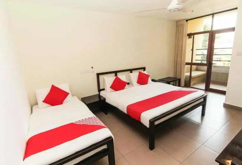 デラックストリプルルーム, Saninro Hotel   Ragama