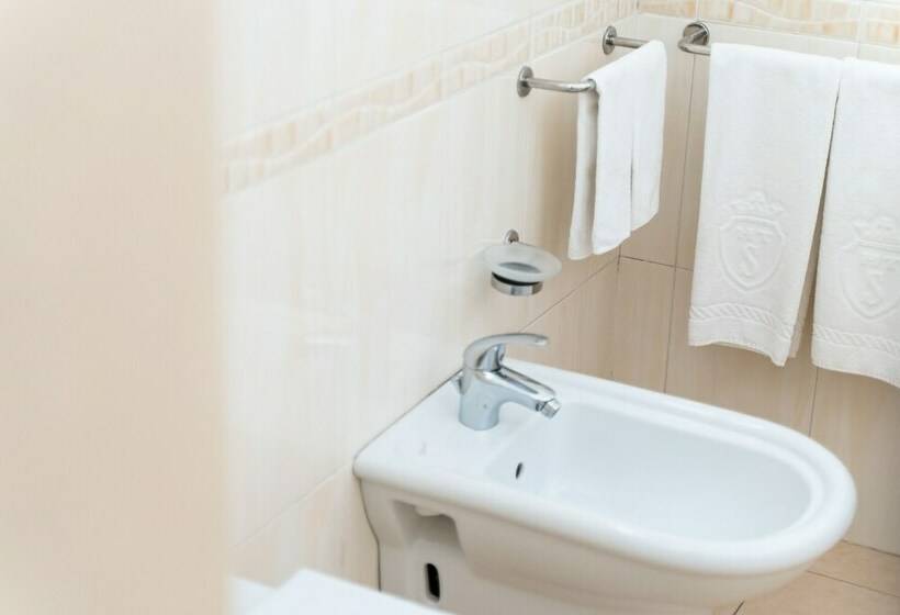 غرفة قياسية, Terme Salus