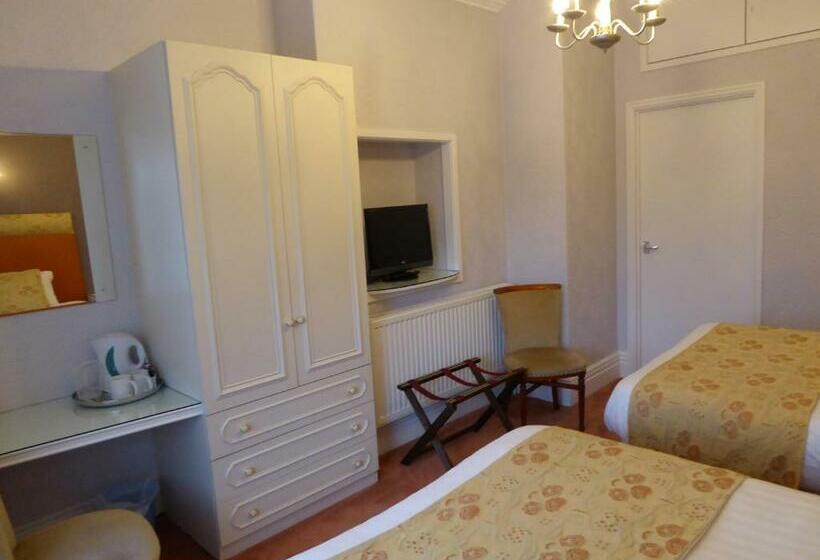 חדר סופריור, The Berwick Over 40 S Only