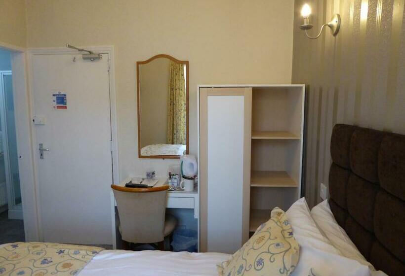 חדר סטנדרט, The Berwick Over 40 S Only