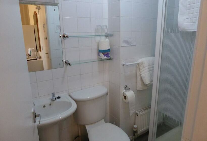 חדר סטנדרט, The Berwick Over 40 S Only