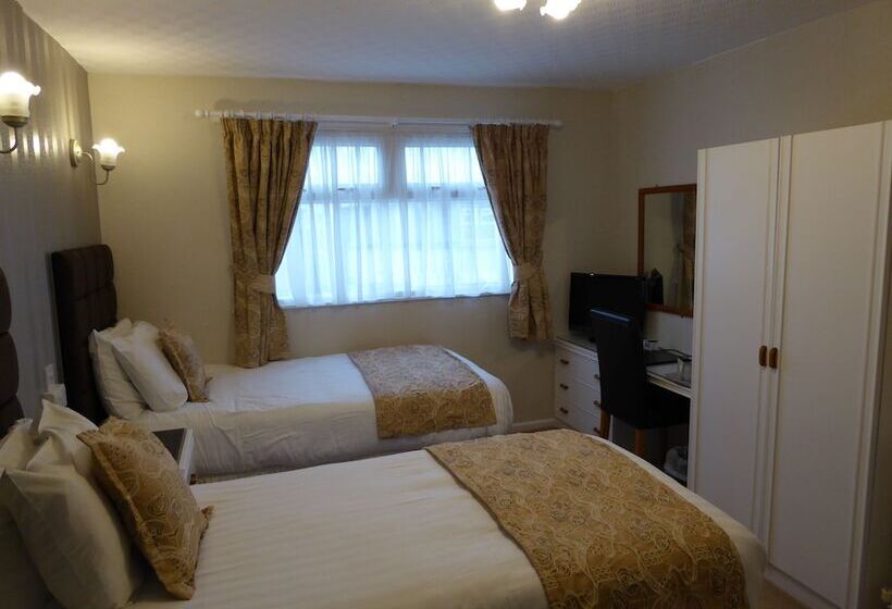 חדר סטנדרט, The Berwick Over 40 S Only