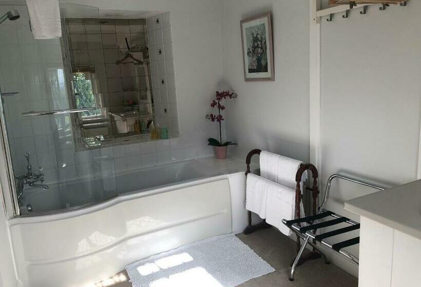 Номер Deluxe, Trumbles Gatwick B&b