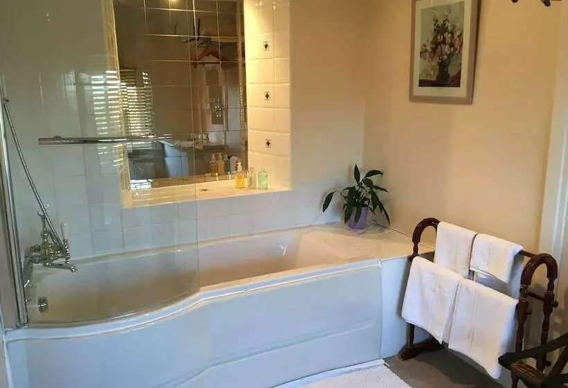 デラックスルーム, Trumbles Gatwick B&b