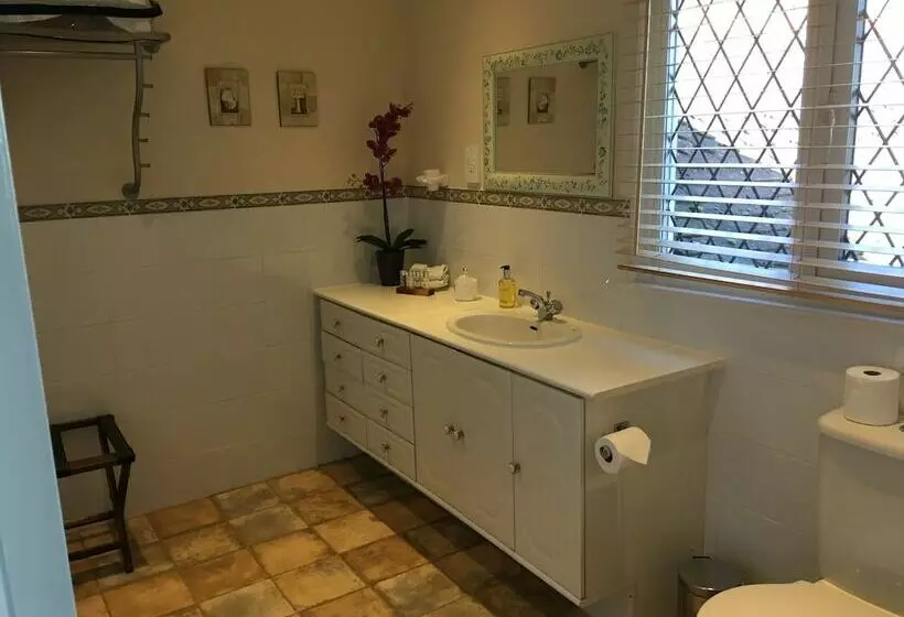 デラックスルーム, Trumbles Gatwick B&b