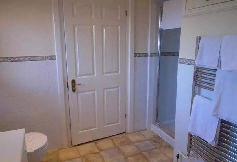 デラックスルーム, Trumbles Gatwick B&b