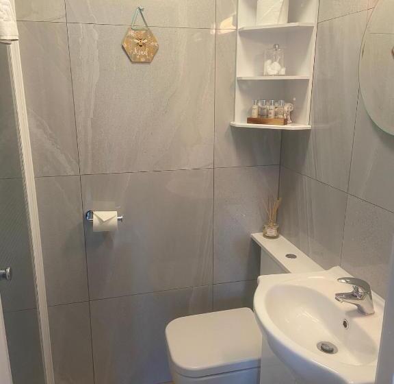 Номер Стандарт, Trumbles Gatwick B&b