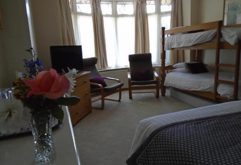 Семейный Номер, Trumbles Gatwick B&b