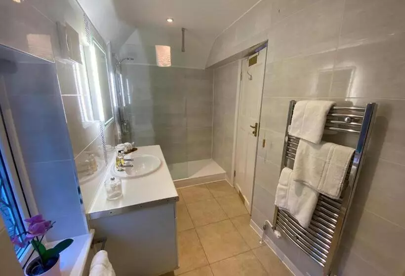 ファミリールーム, Trumbles Gatwick B&b