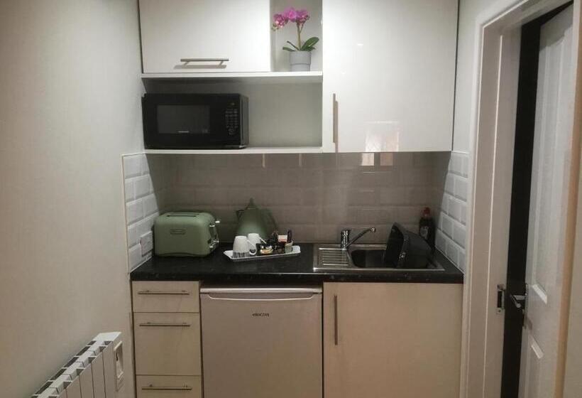 Номер Стандарт, Trumbles Gatwick B&b