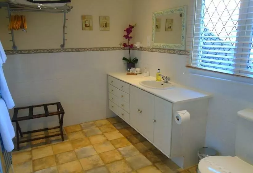 デラックスルーム, Trumbles Gatwick B&b