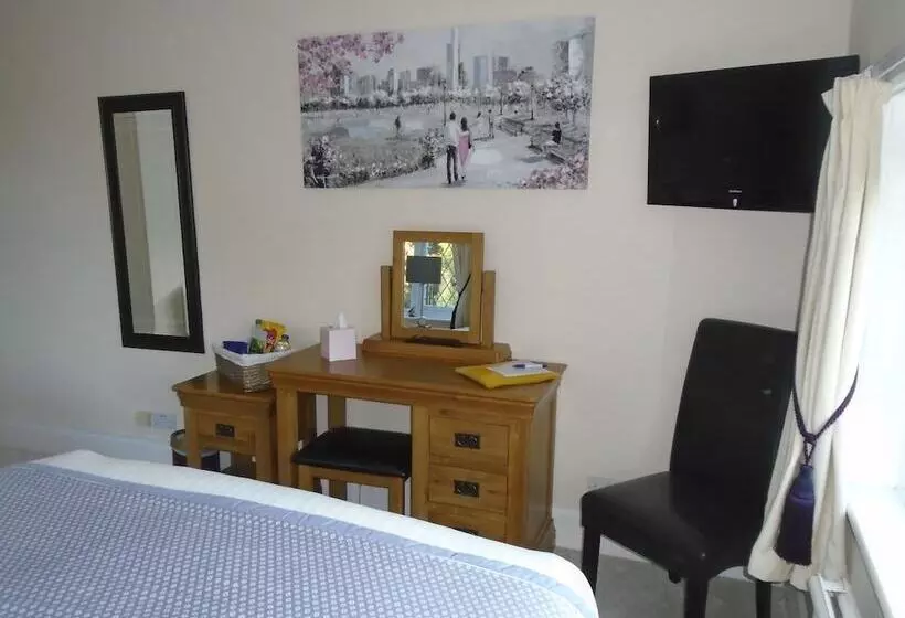 スタンダードルーム, Trumbles Gatwick B&b