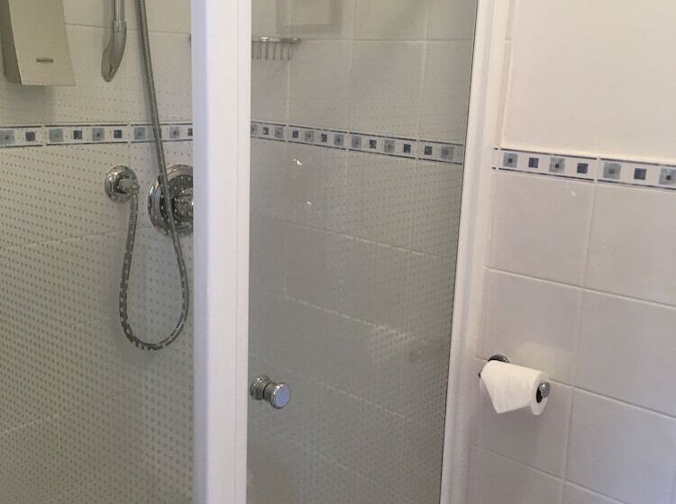 Номер Стандарт, Trumbles Gatwick B&b