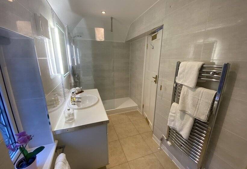 Семейный Номер, Trumbles Gatwick B&b