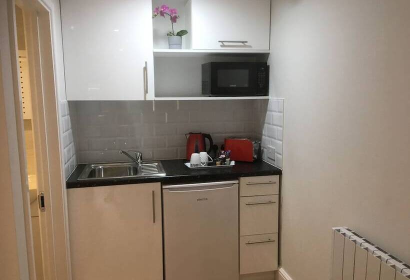 Номер Стандарт, Trumbles Gatwick B&b