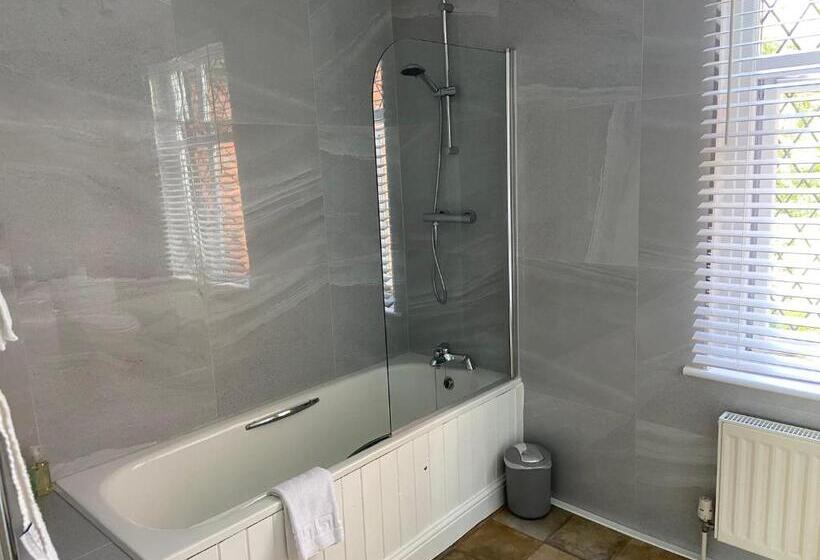 Номер Стандарт, Trumbles Gatwick B&b