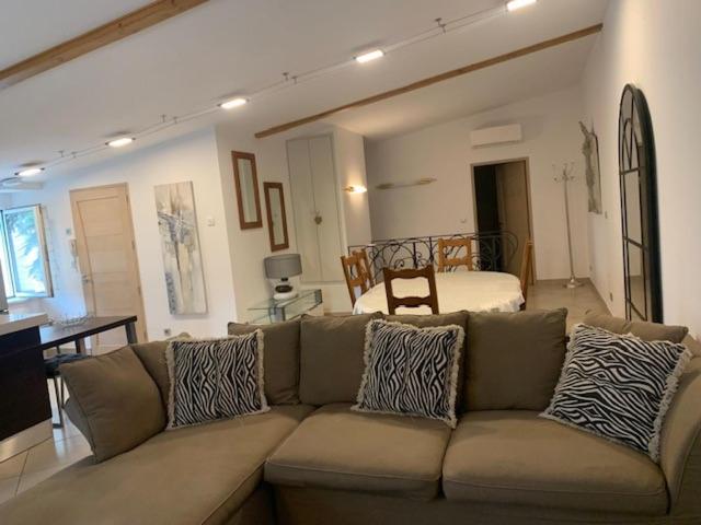 اتاق استاندارد, Champagne André Bergère