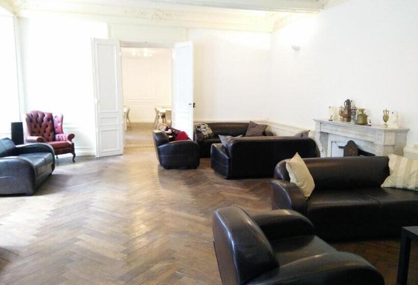 منزل غرفة نوم واحدة, Château De Seurre   No Boring People Please   O6 Io 66 95 83