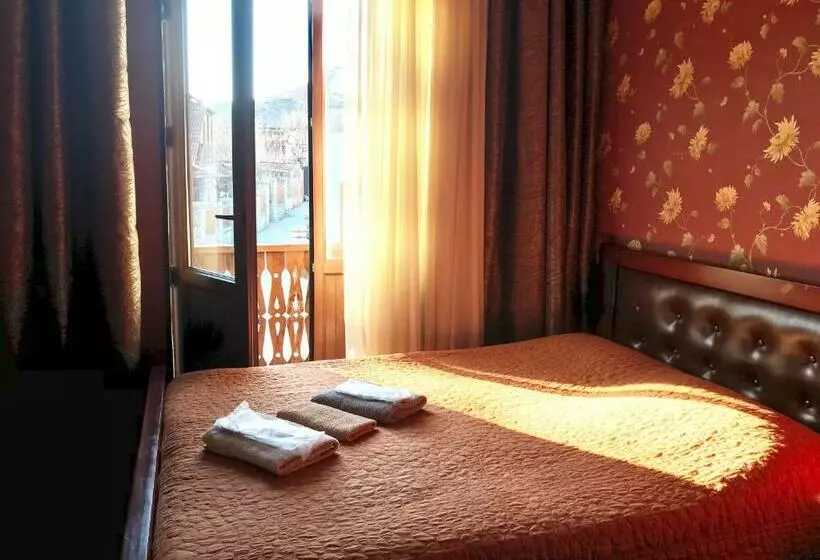 Suite Familiale, Aragvi