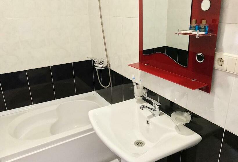 اتاق سوپریور با تخت بزرگ, Aragvi