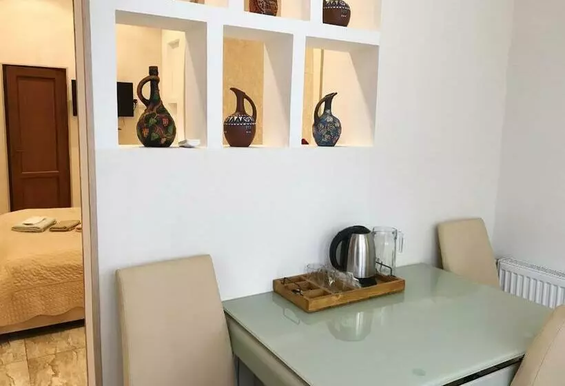 Suite Deluxe, Aragvi