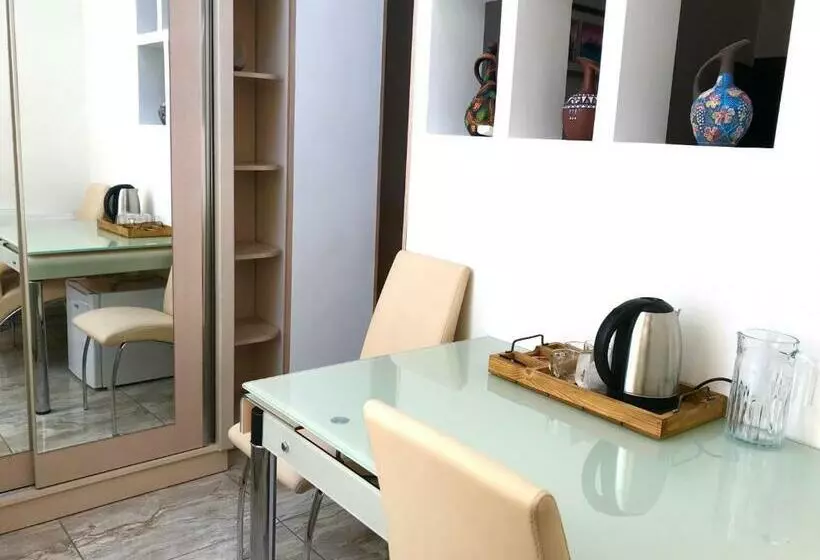 Suite Deluxe, Aragvi