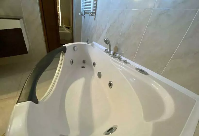 Suite Deluxe, Aragvi