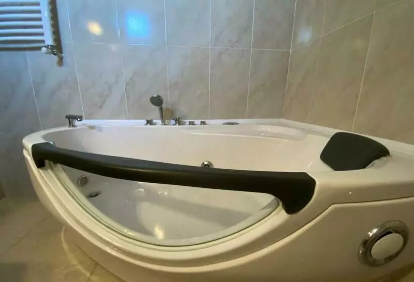 Suite Deluxe, Aragvi