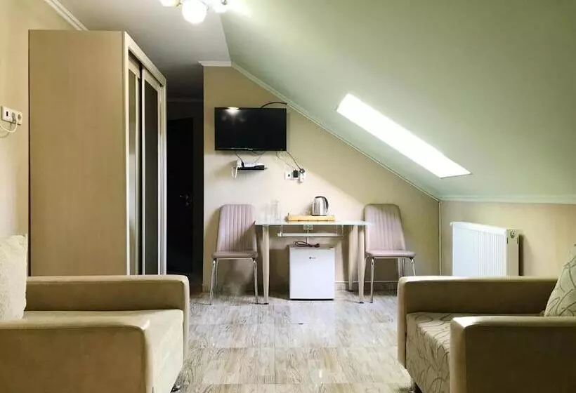 Chambre Triple Confort, Aragvi