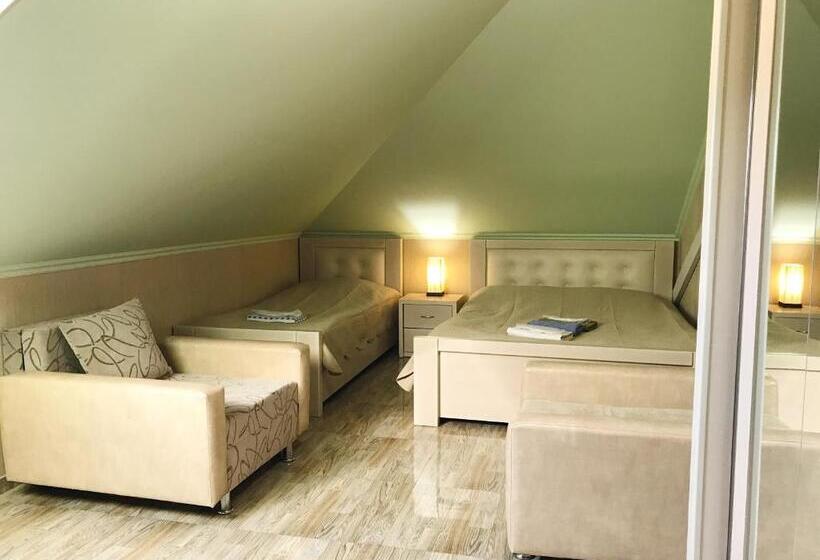 اتاق راحتی سه تخته, Aragvi