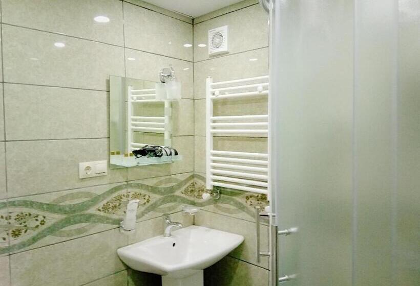 اتاق لوکس, Aragvi