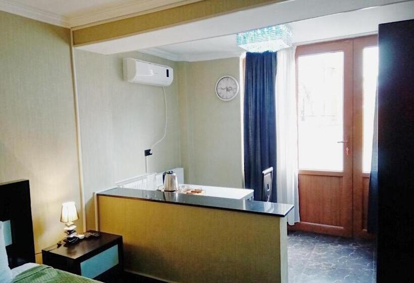 اتاق لوکس, Aragvi