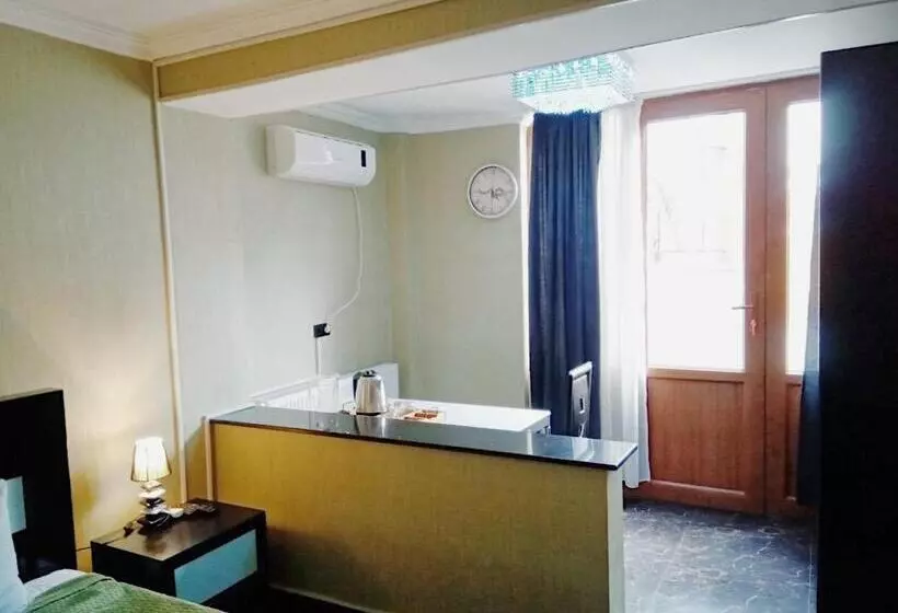 Chambre Deluxe, Aragvi