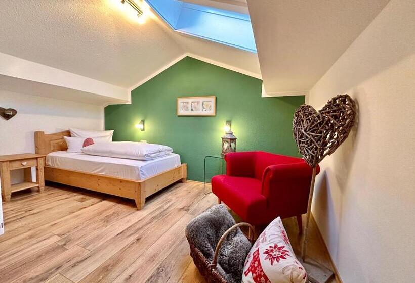 Трехместный Номер Стандарт с Балконом, Bayern Resort