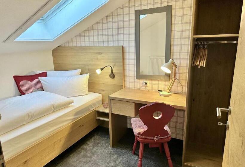 バルコニー付きスタンダードトリプルルーム, Bayern Resort