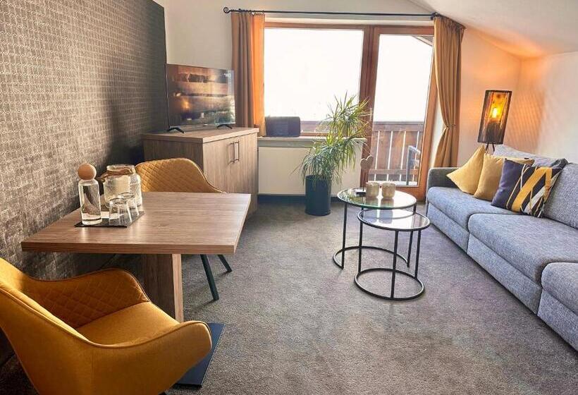 Трехместный Номер Стандарт с Балконом, Bayern Resort