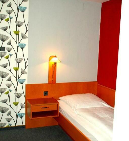 غرفة قياسية فردية, Cafe Lieb