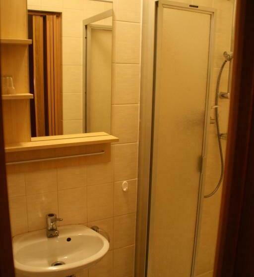 غرفة قياسية فردية, Cafe Lieb