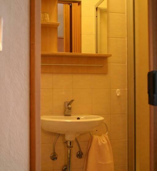 غرفة قياسية, Cafe Lieb