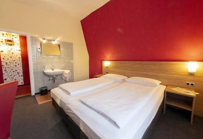 غرفة قياسية حمام مشترك, Cafe Lieb