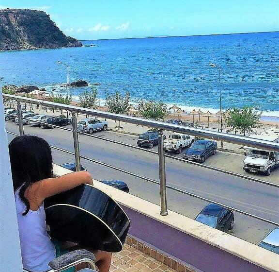 Семейный Номер Вид на Море, Dhima