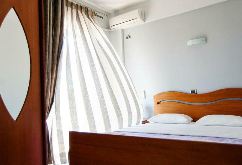 Номер Стандарт Вид на Море с Балконом, Dhima