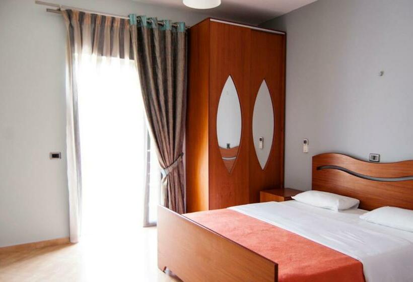 Номер Стандарт Вид на Горы, Dhima