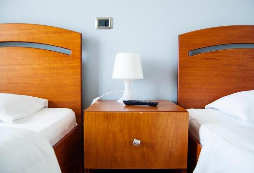 Номер Стандарт Вид на Горы, Dhima