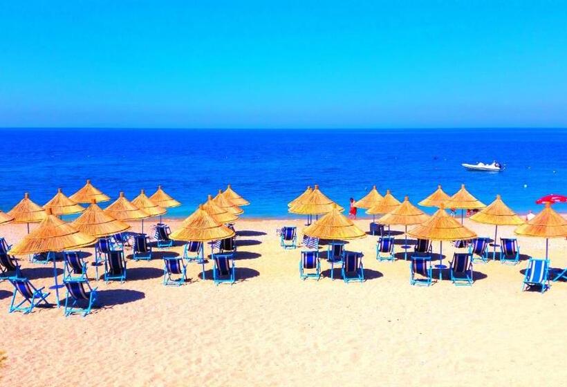 Семейный Номер Вид на Море, Dhima