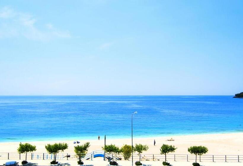 Номер Стандарт Вид на Горы, Dhima