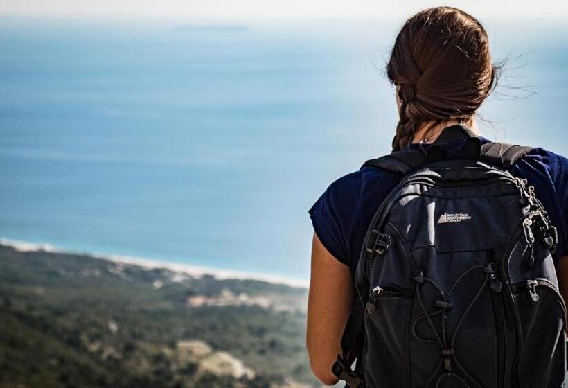 Семейный Номер Вид на Горы, Dhima