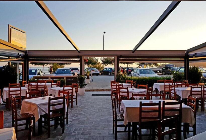 Семейный Номер Вид на Горы, Dhima