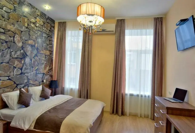 Standard-studio, Golden Gate Inn