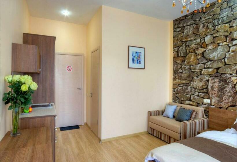 استودیوی استاندارد, Golden Gate Inn